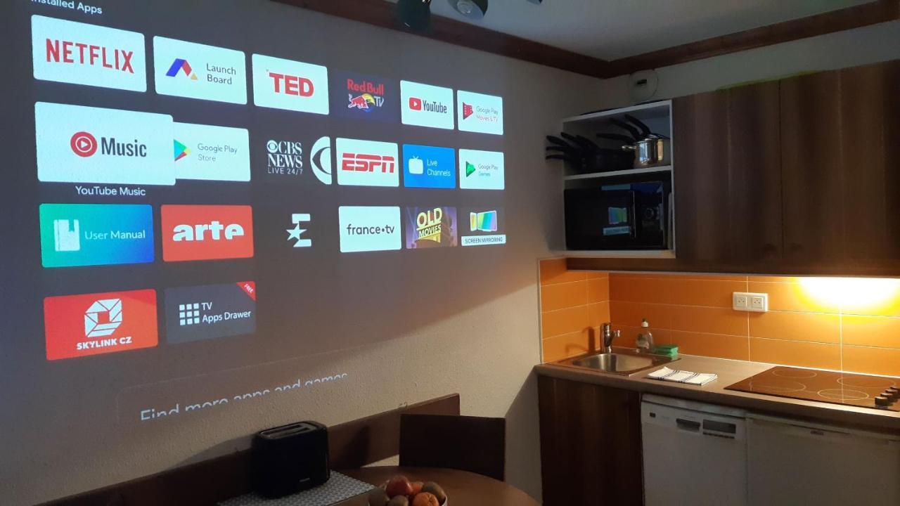 Superb View+Swim Pool+Smart Tv+Netflix+Projector Apartman Huez Kültér fotó